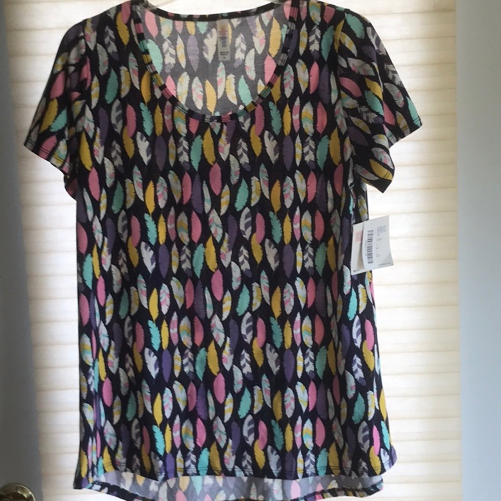 New LulaRoe short sleeve top size medium